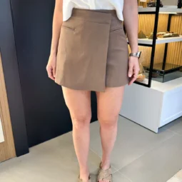 Short Saia Avelã em Alfaiataria